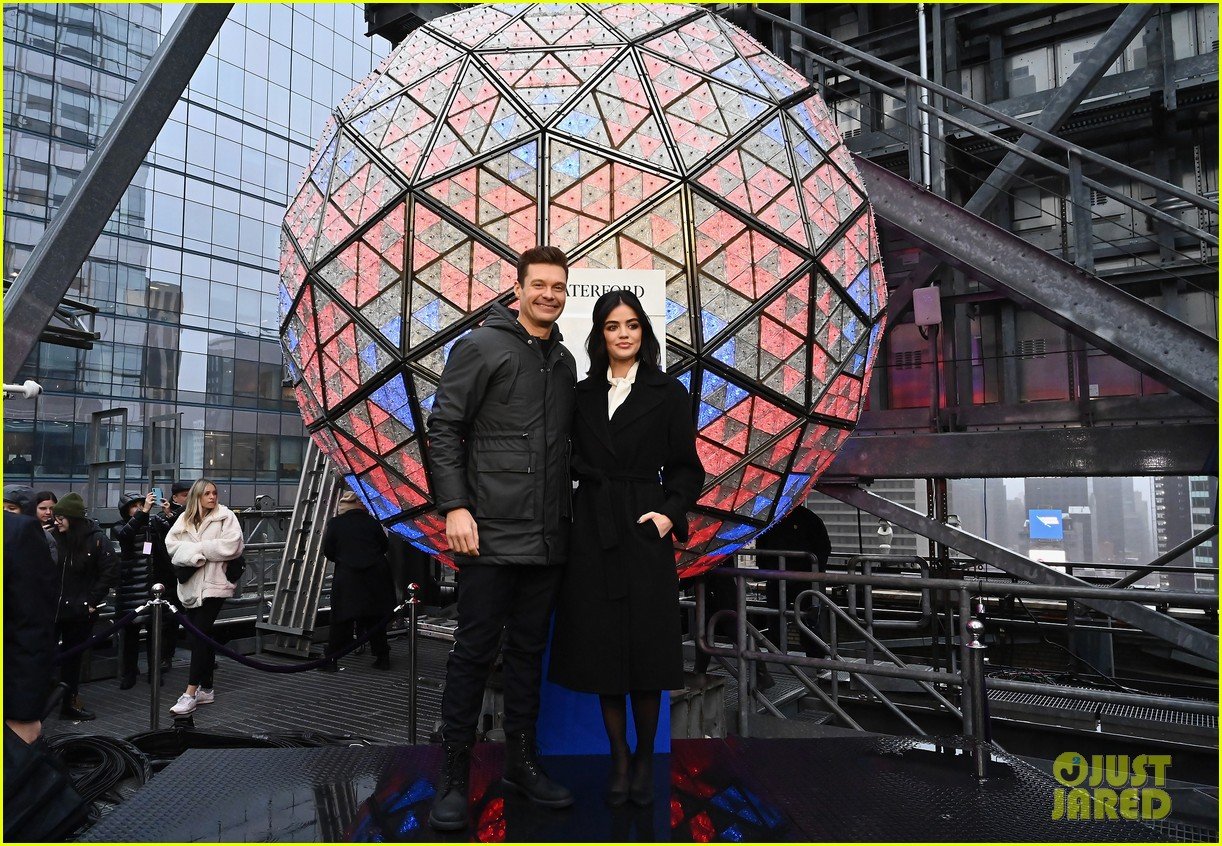 lucy hale nye rehearsals ryan seacrest 09