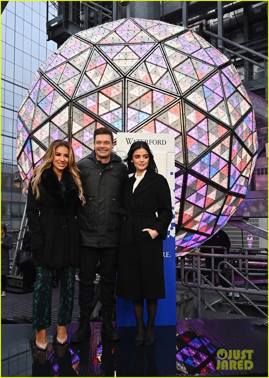 lucy hale nye rehearsals ryan seacrest 12