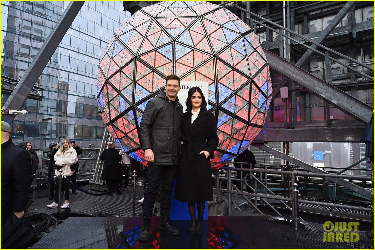 lucy hale nye rehearsals ryan seacrest 25
