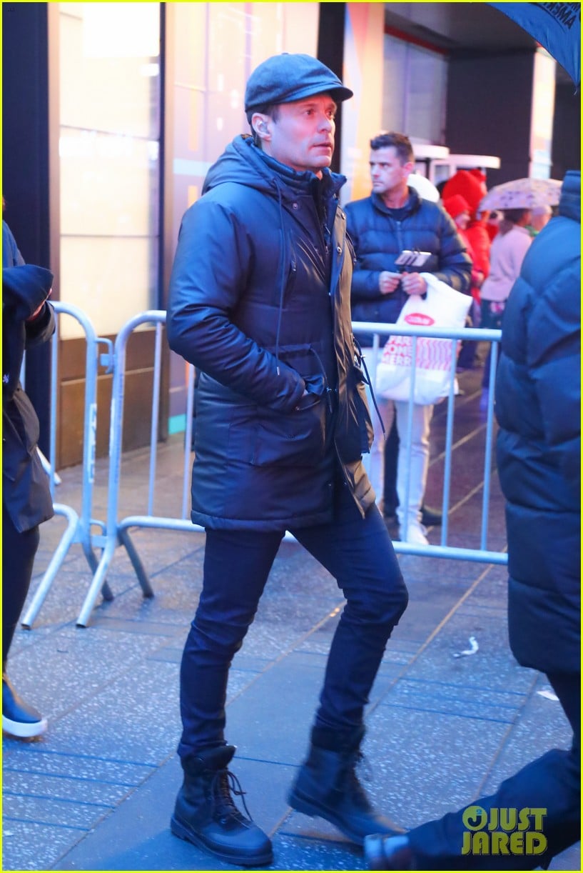 lucy hale nye rehearsals ryan seacrest 27
