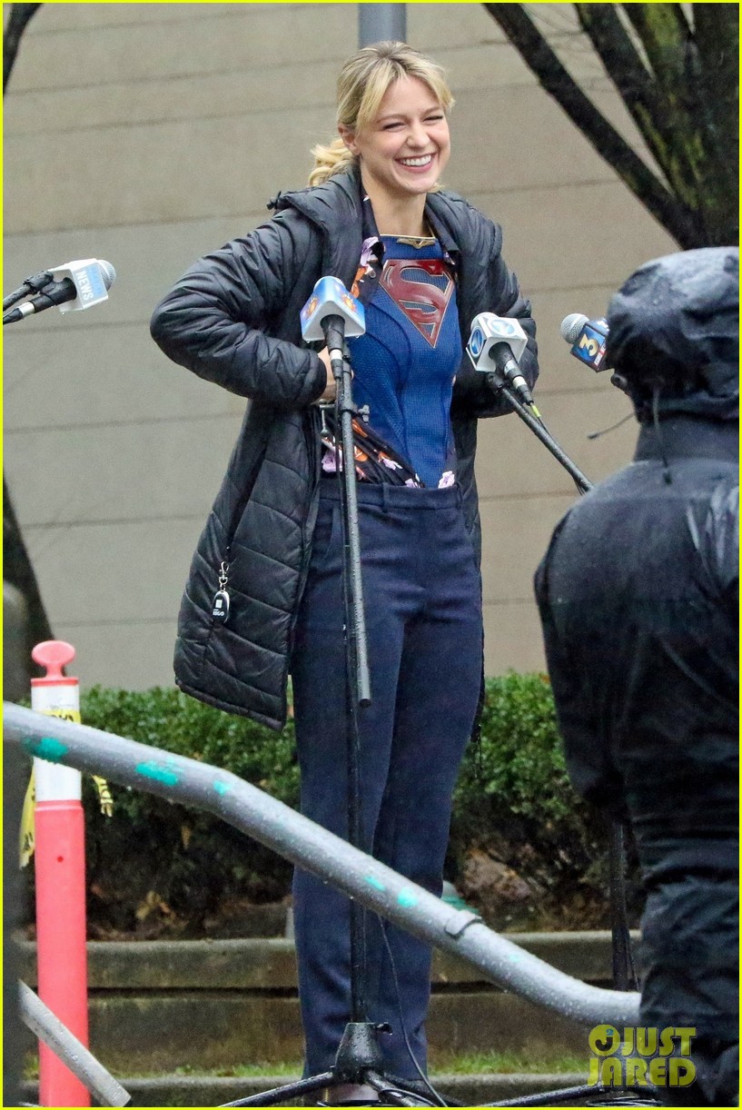 melissa benoist supergirl reveal set pics 05