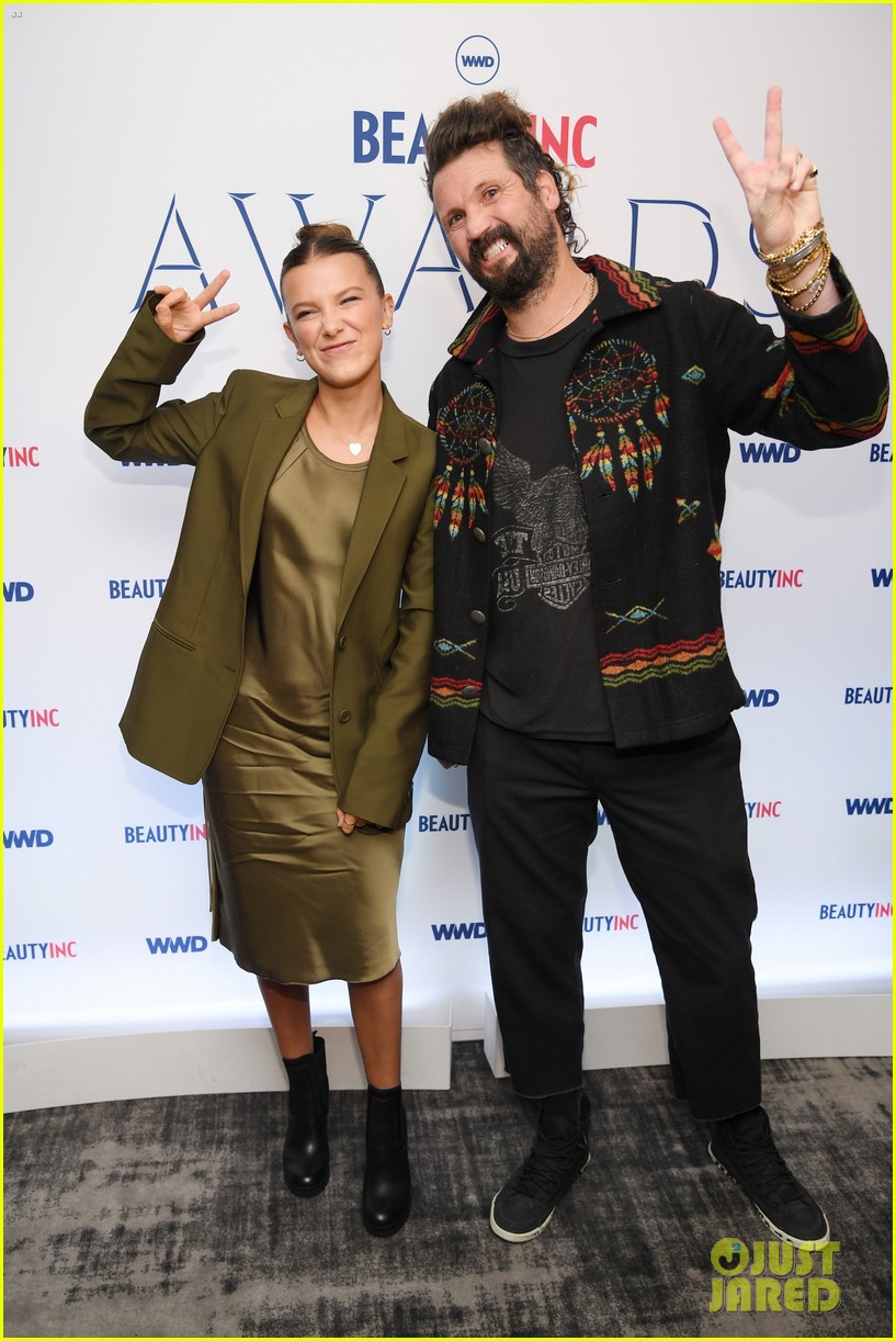 millie bobby brown michelle pfeiffer take home awards at wwd beauty inc awards 2019 03