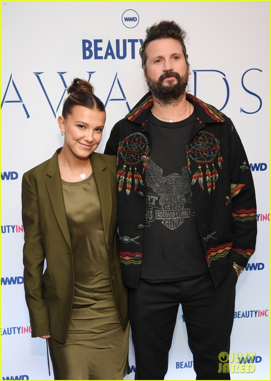 millie bobby brown michelle pfeiffer take home awards at wwd beauty inc awards 2019 10