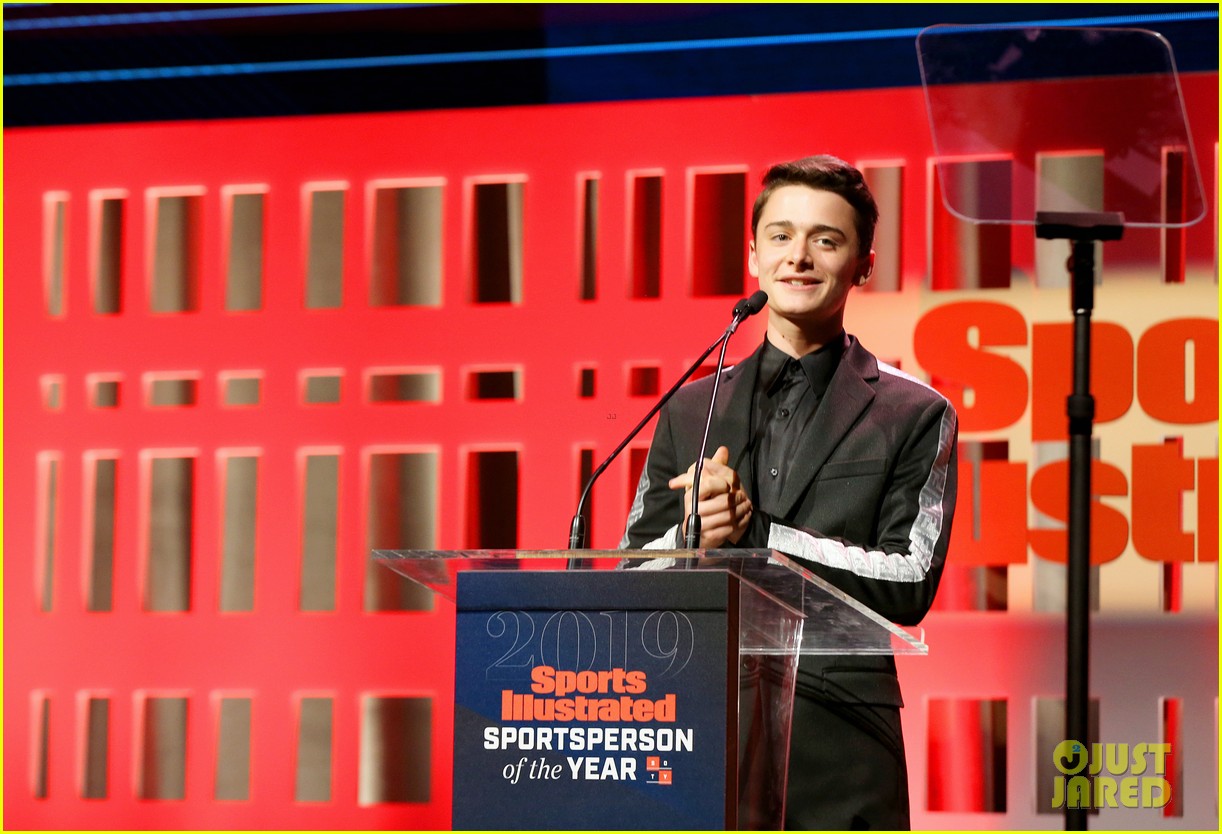 noah schnapp meets shaquille o neal at sportperson of the year 04