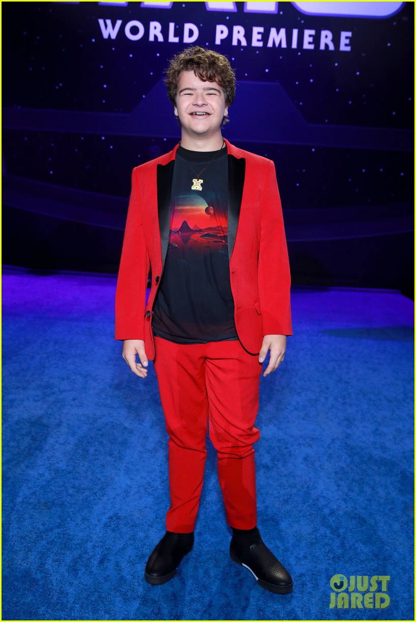 rico rodriguez brings mini lightsaber to star wars premiere 01
