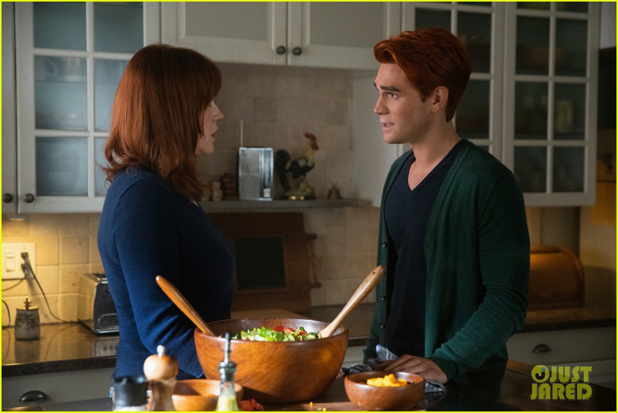 archie makes a shocking declaration to his mom on riverdale tonight 03