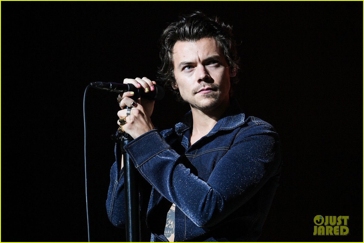 harry styles performs adore you for first time at jingle ball 2019 watch 06