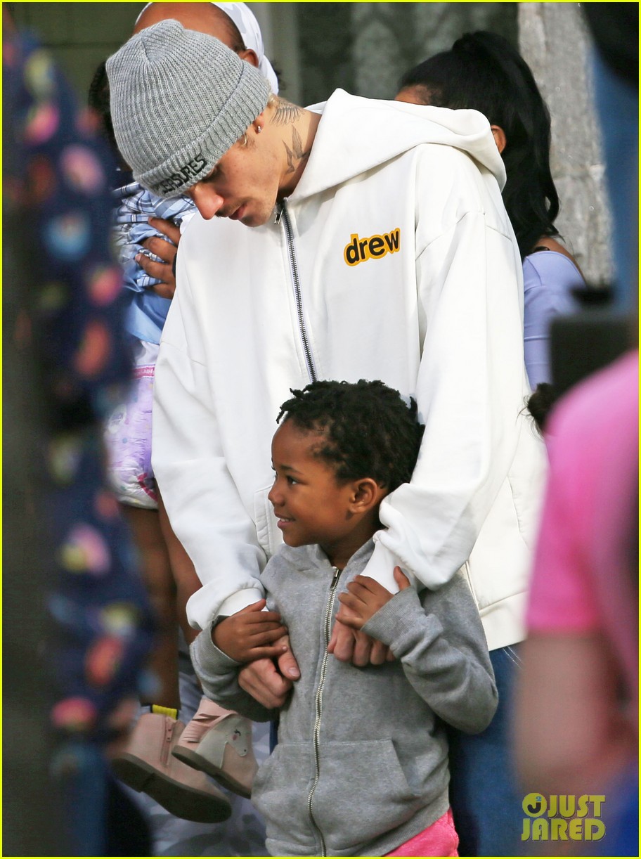 justin bieber films new music video at daycare in la 02