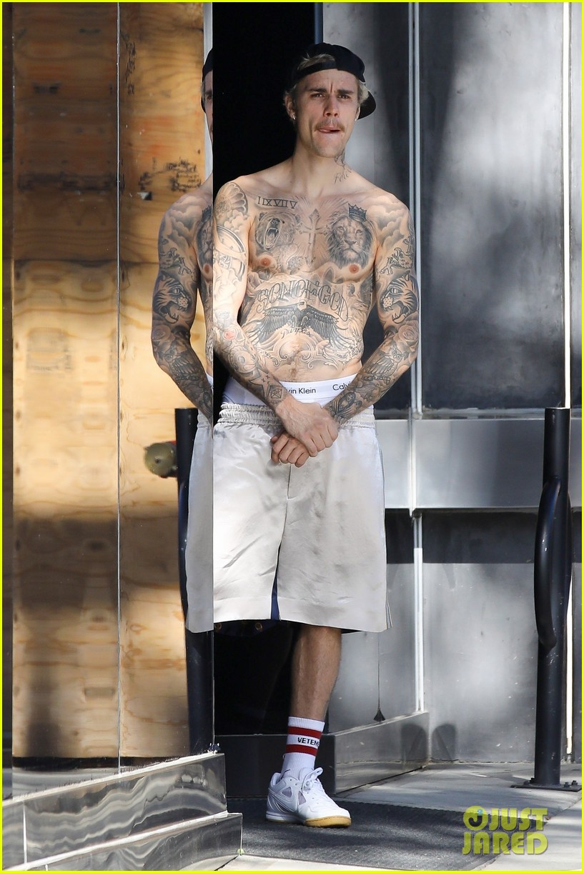 shirtless justin bieber shows off muscles during workout 01