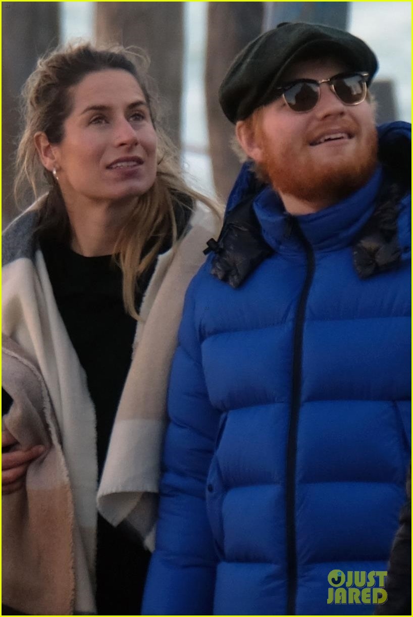 ed sheeran wife cherry seaborn hold hands while sightseeing in venice 01