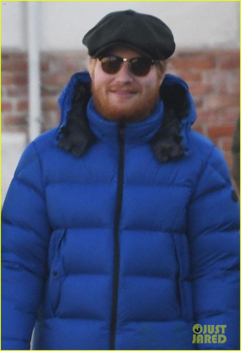 ed sheeran wife cherry seaborn hold hands while sightseeing in venice 03