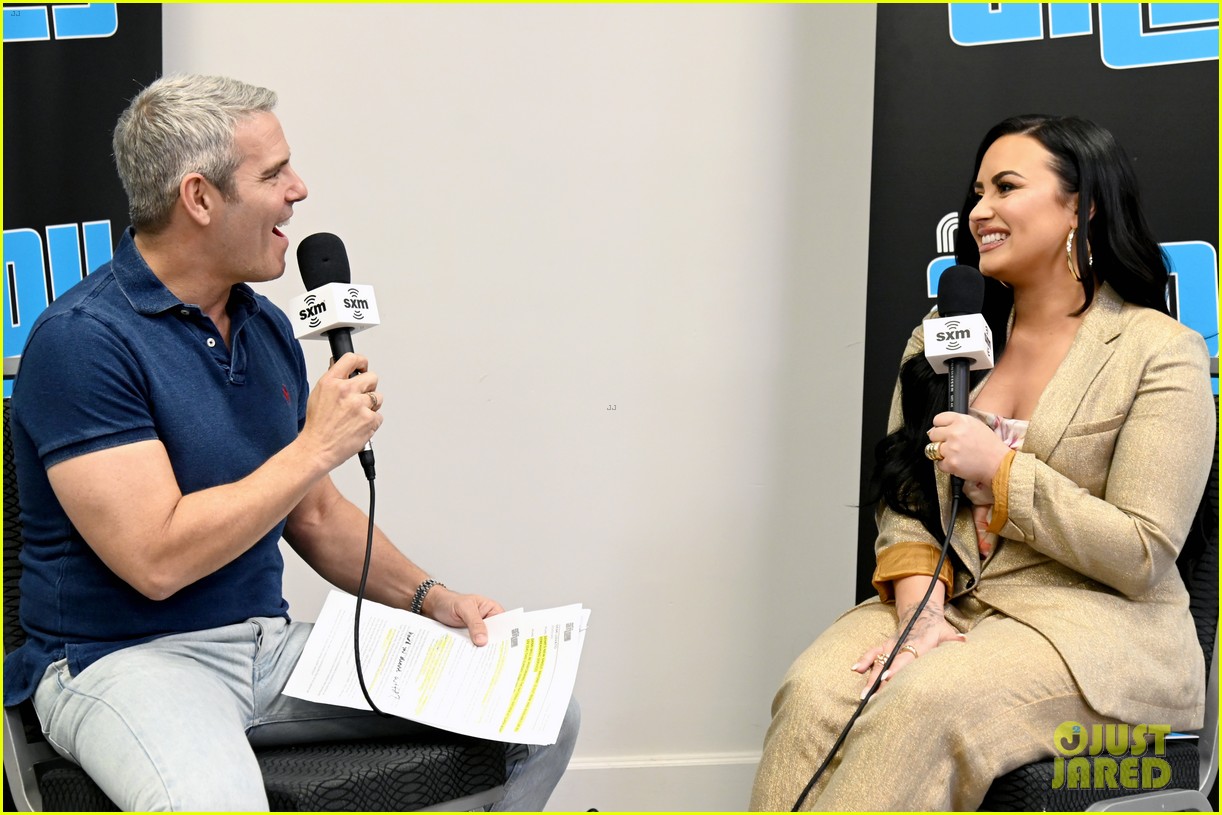 demi lovato opens up about coming out to her parents 04