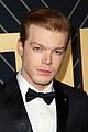 dominic sherwood attends showtime pre golden globes event with molly burnett 08