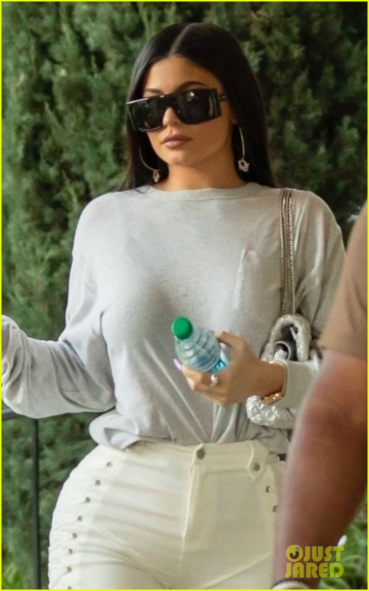 kylie jenner meets up with corey gamble for lunch 03