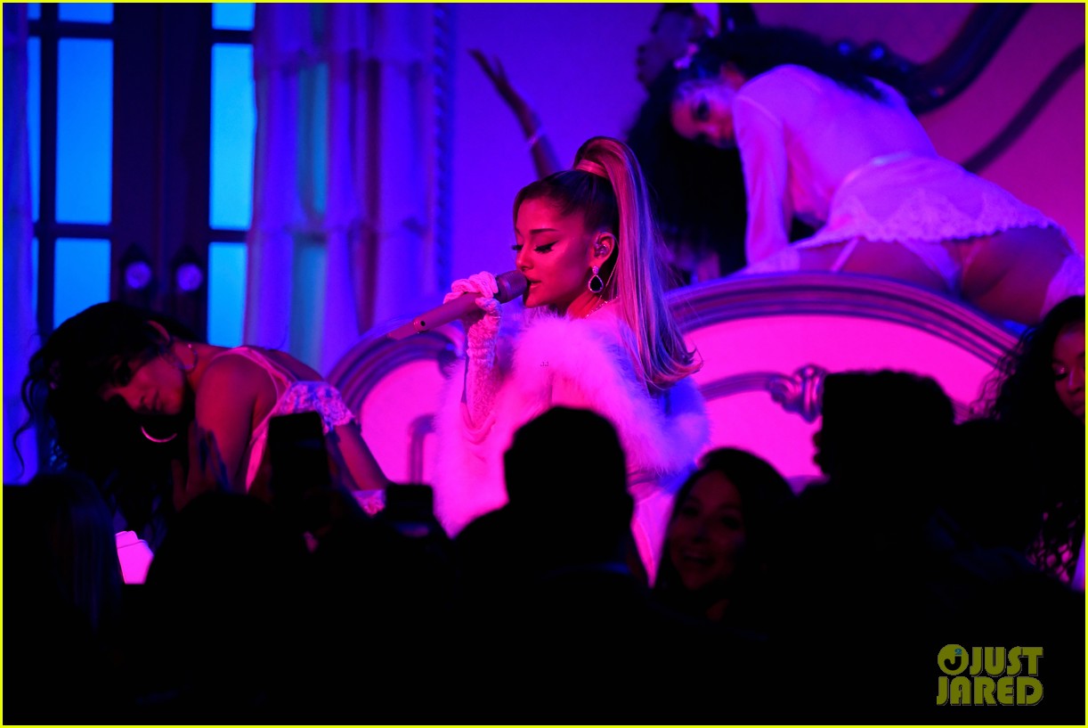 ariana grande goes sultry lingerie medley of her hits grammys 18