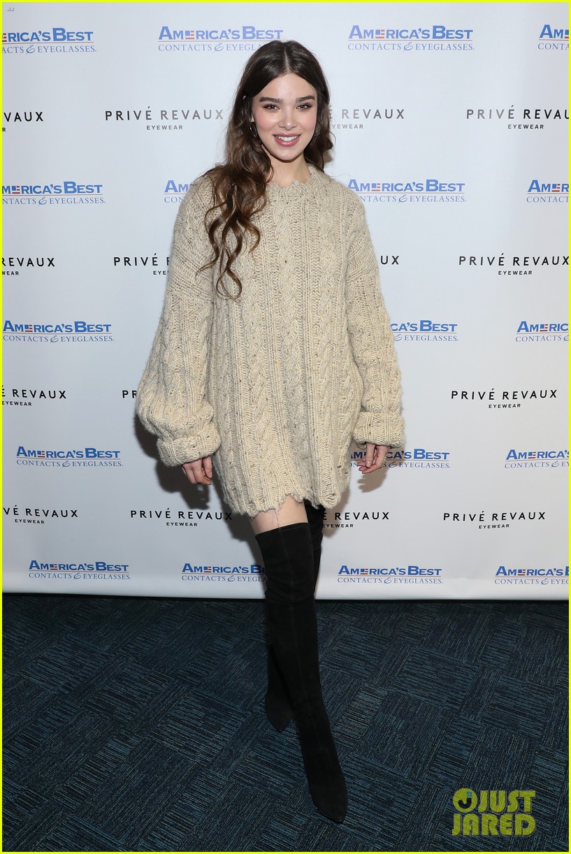 hailee steinfeld doesnt let sickness keep her from meeting fans 01