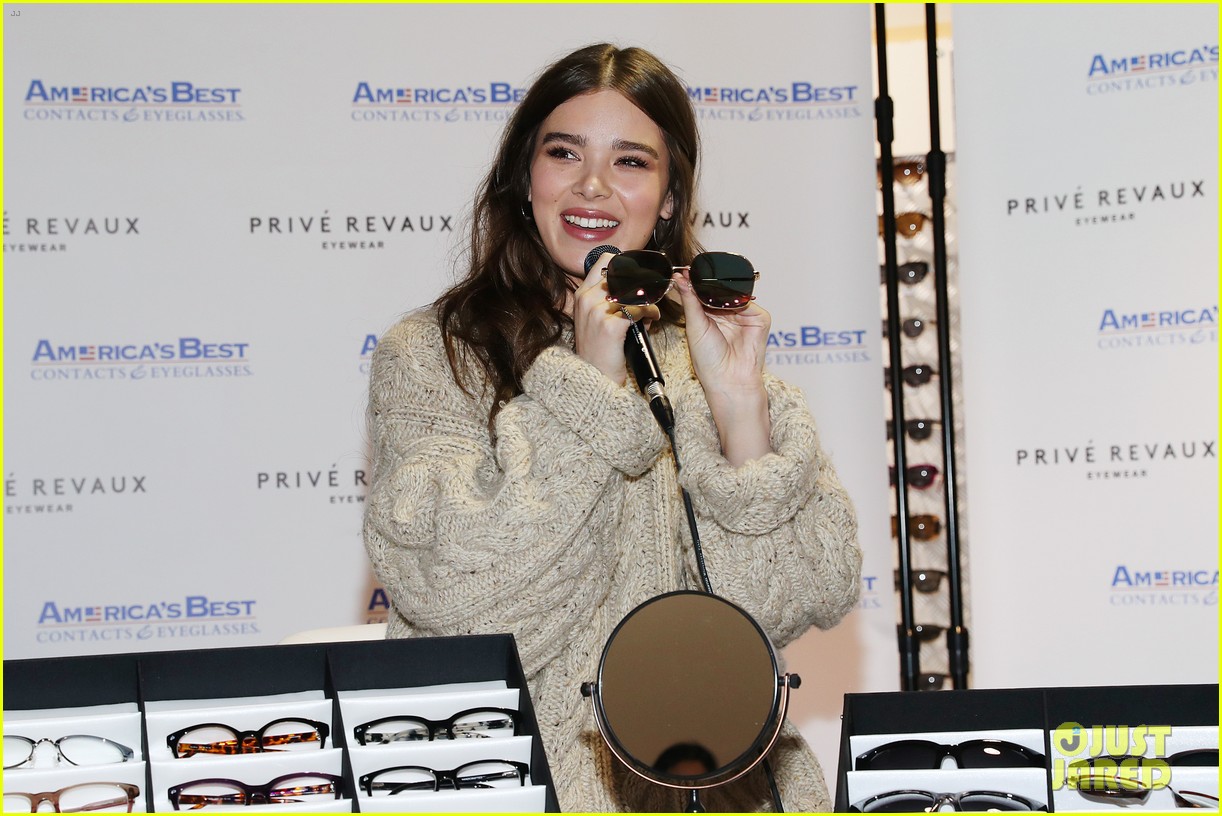 hailee steinfeld doesnt let sickness keep her from meeting fans 04