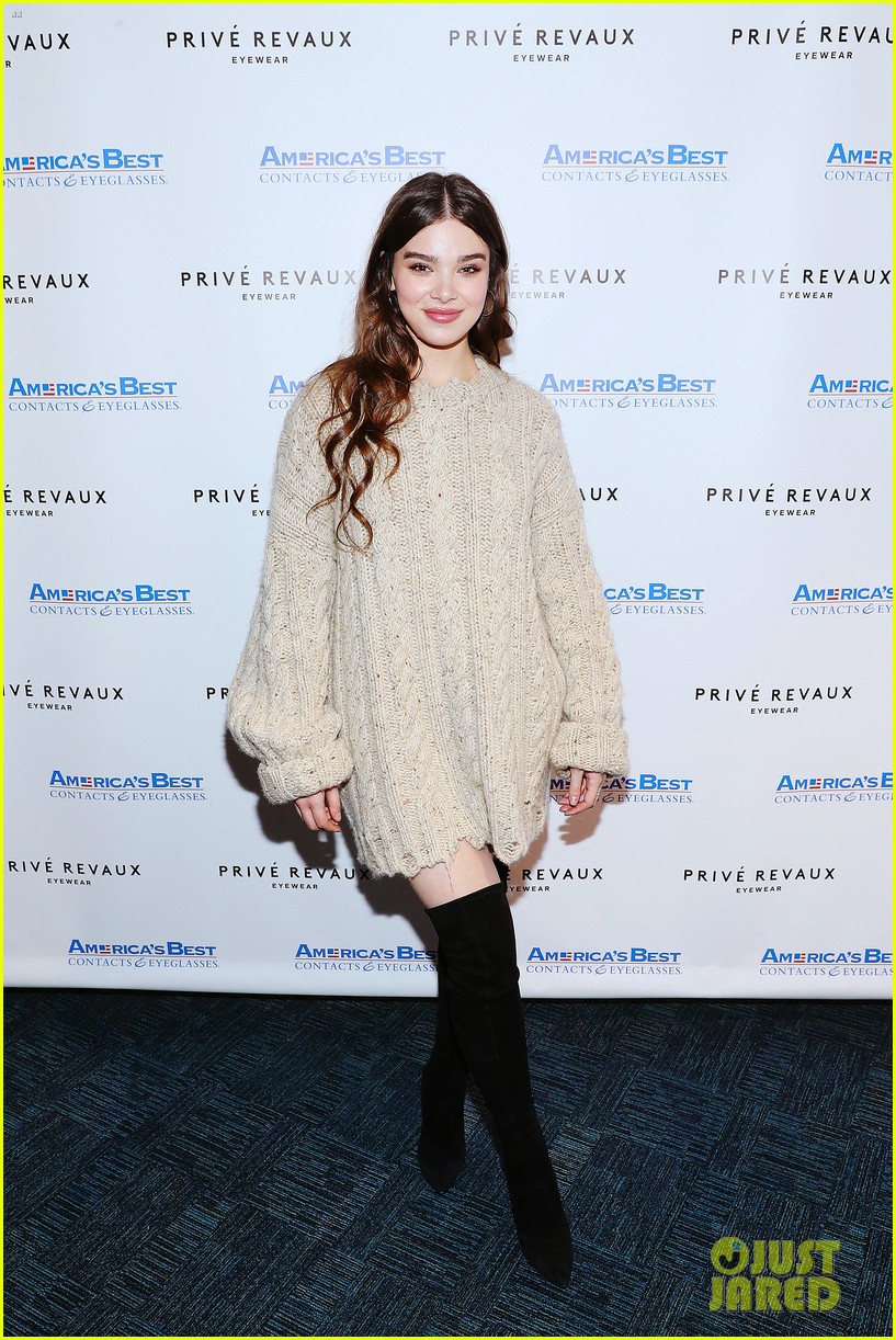 hailee steinfeld doesnt let sickness keep her from meeting fans 09