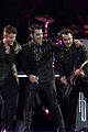 jonas brothers light up fontainebleau miami beach stage new years eve 02