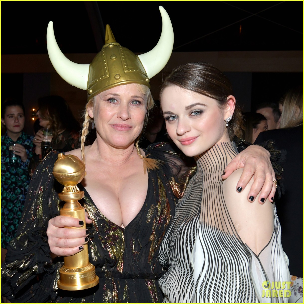 joey king reveals how patricia arquette gave her that bruise 02
