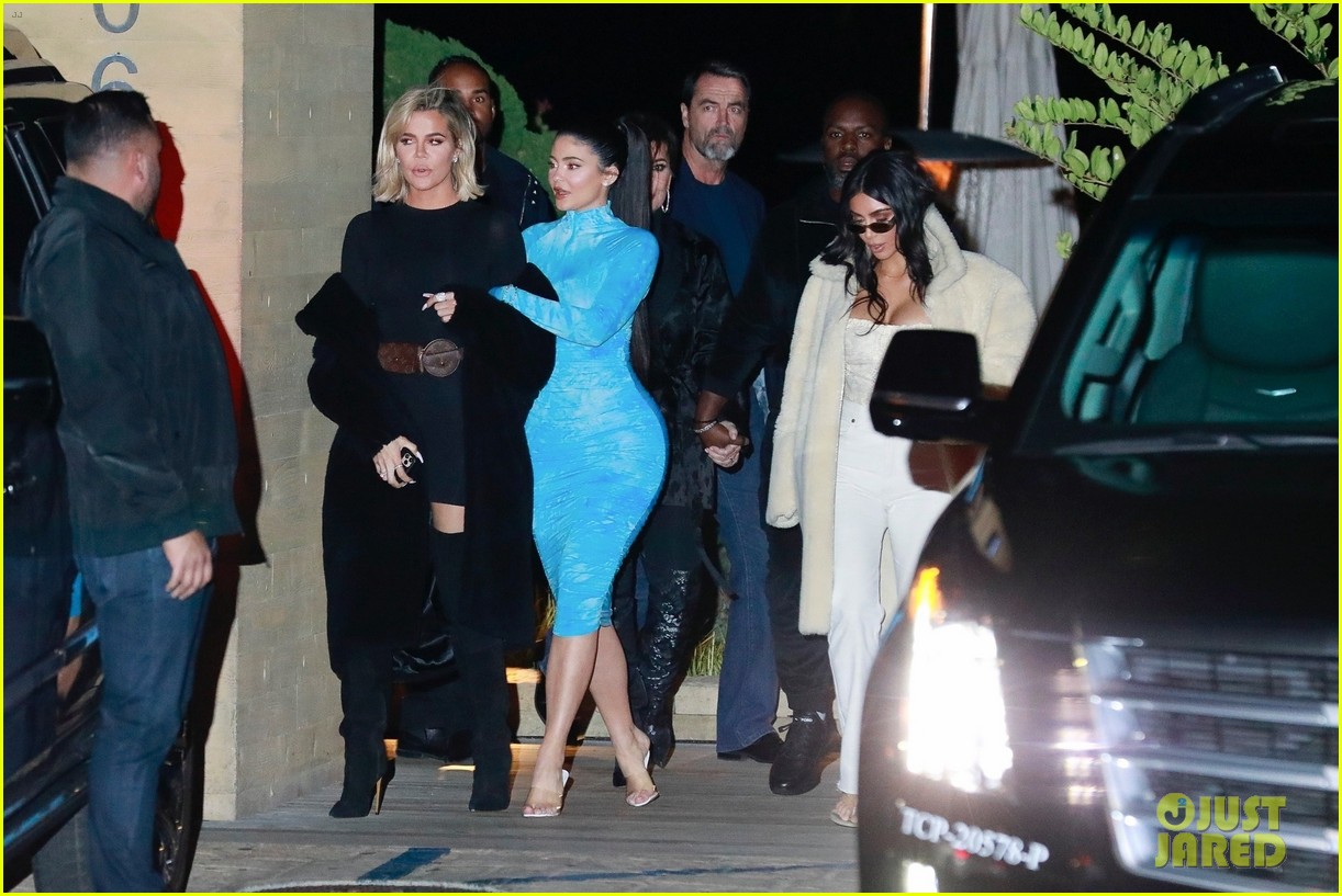 kardashian jenner family dinner at nobu 19