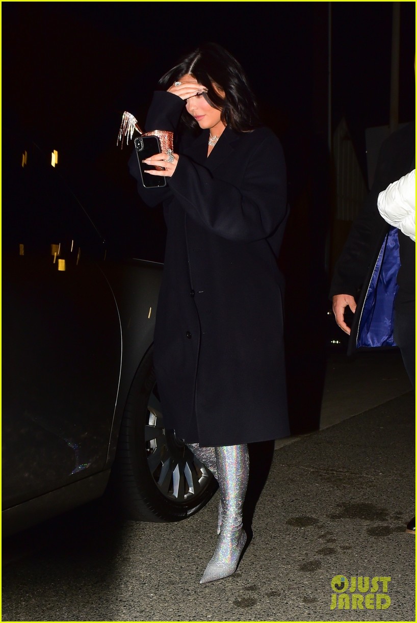 kylie jenner dinner on new years day 01