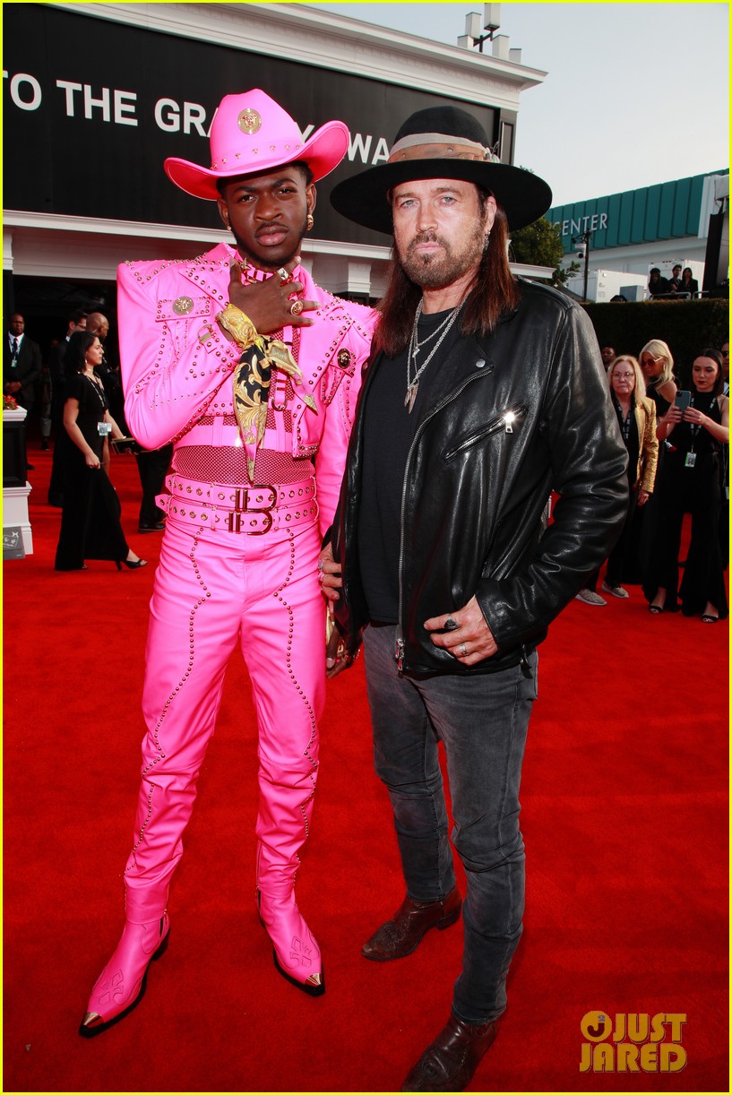 lil nas x billy ray cyrus bring old town road to grammys 2020 01