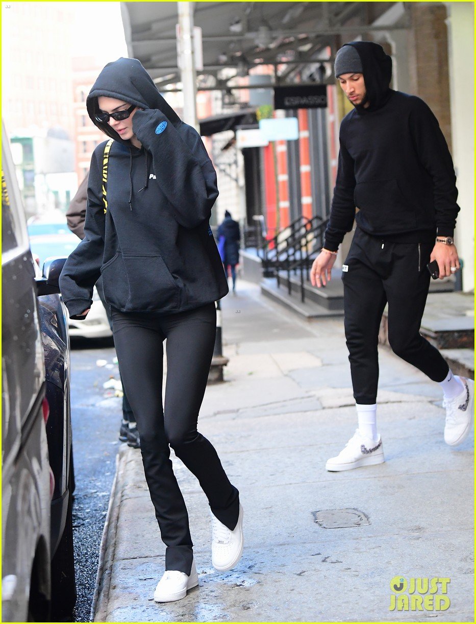 kendall jenner on again boyfriend ben simmons lunch nyc 03
