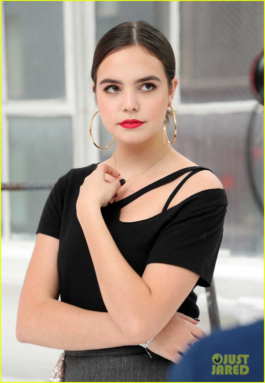 bailee madison serves as model for makeup artist pals masterclass 06