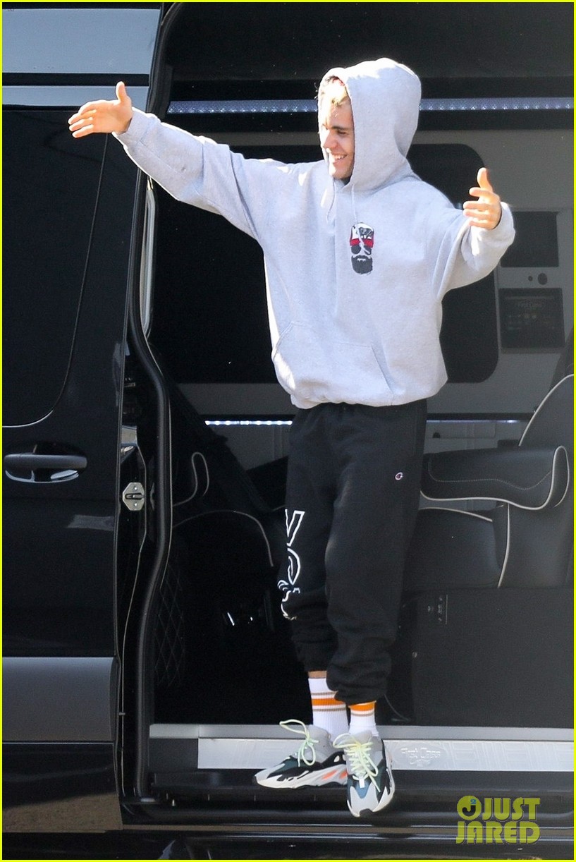 justin bieber does some stretches before hitting the studio 01