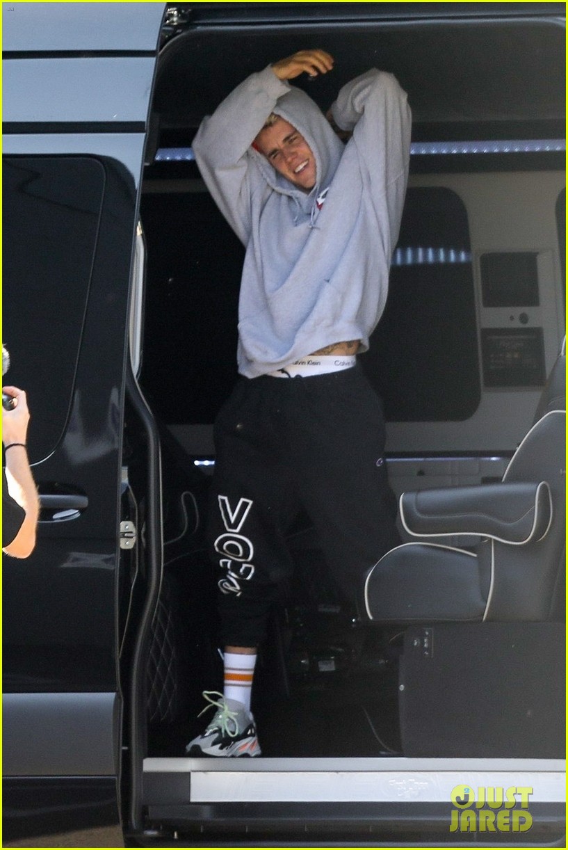 justin bieber does some stretches before hitting the studio 02
