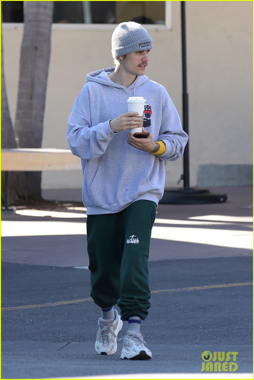 justin bieber keeps stopping by the studio 14