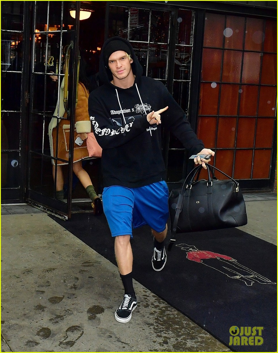 miley cyrus cody simpson leave new york hotel after fashion week 02