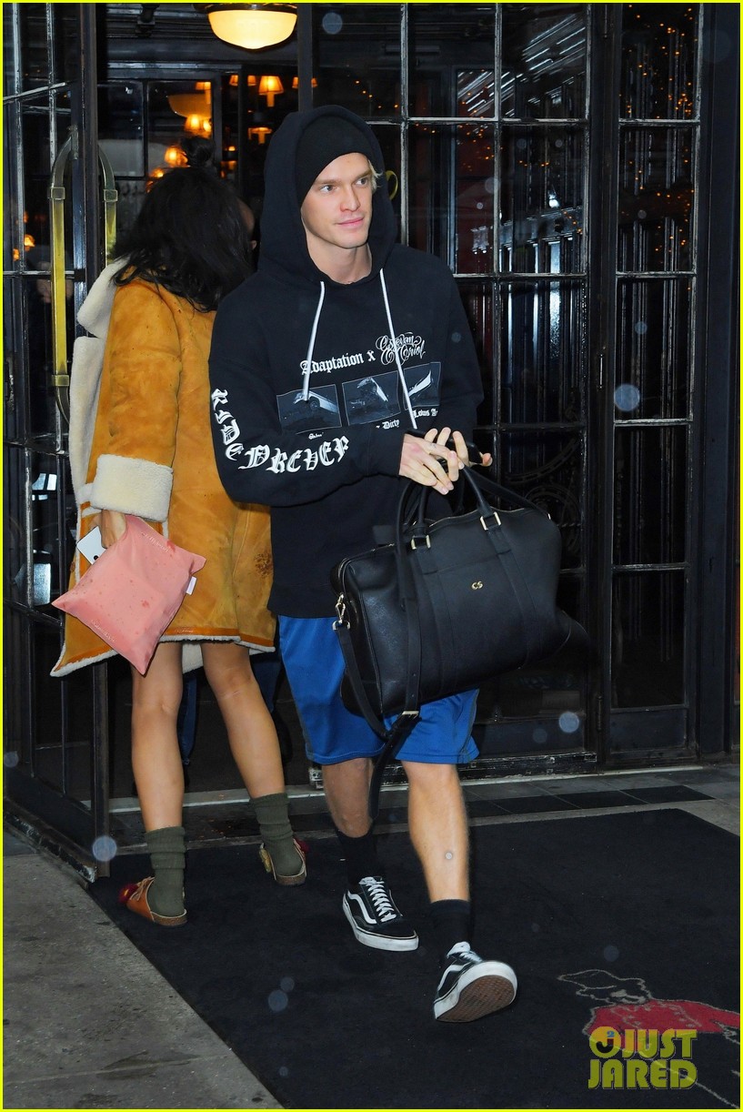 miley cyrus cody simpson leave new york hotel after fashion week 04