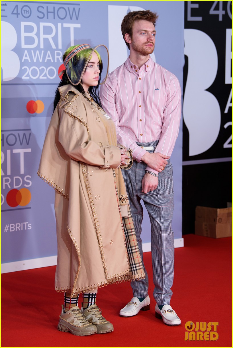 billie eilish matches her nails to her burberry outfit at brit awards 2020 02