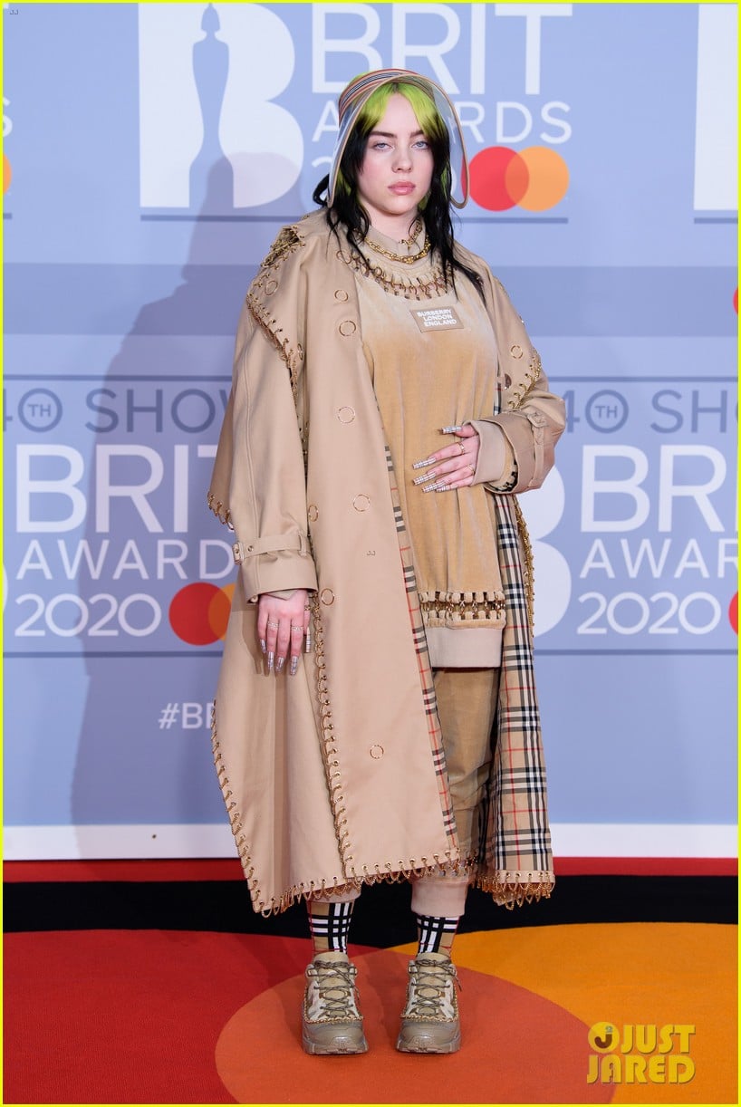 billie eilish matches her nails to her burberry outfit at brit awards 2020 07