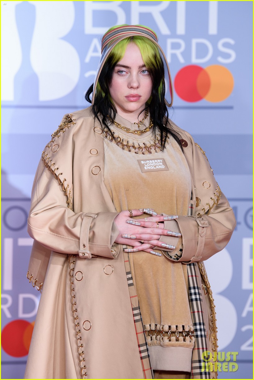 billie eilish matches her nails to her burberry outfit at brit awards 2020 08