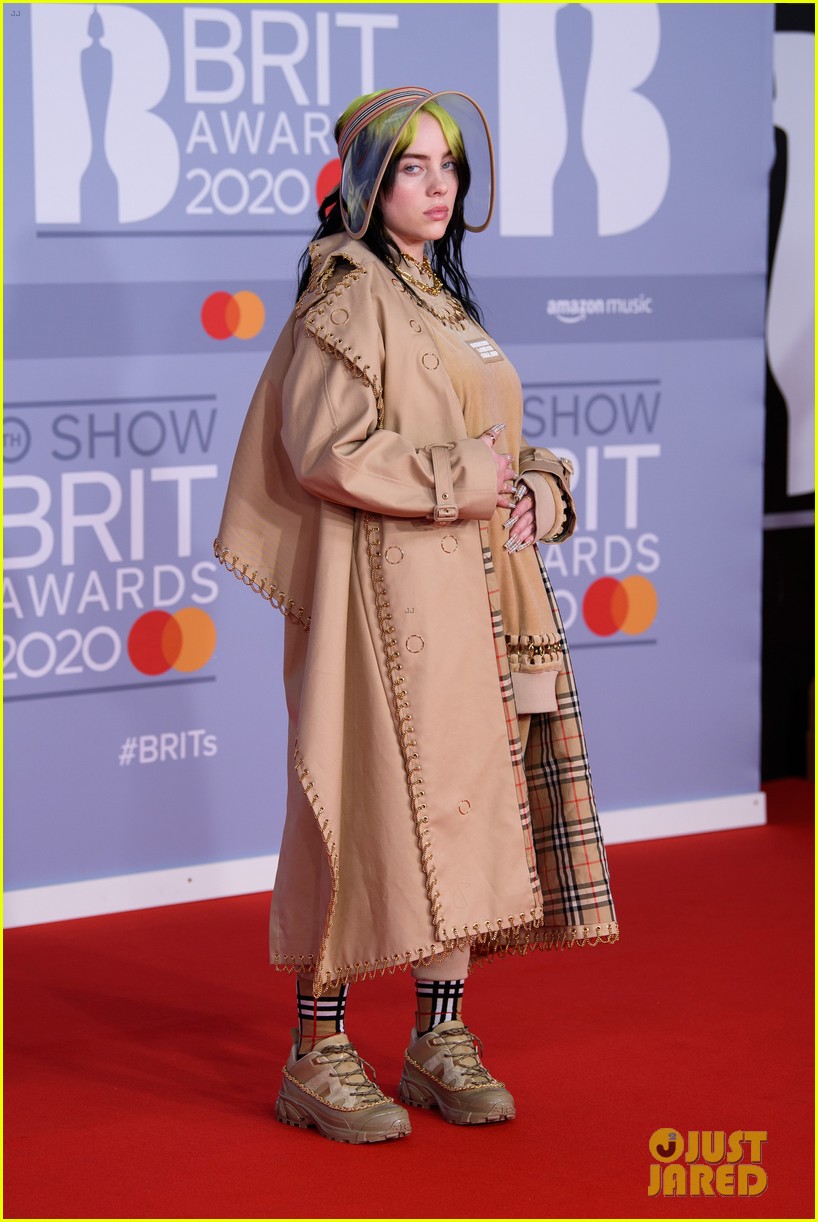 billie eilish matches her nails to her burberry outfit at brit awards 2020 13