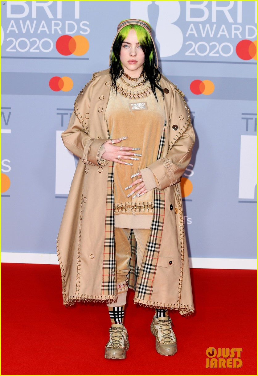 billie eilish matches her nails to her burberry outfit at brit awards 2020 18