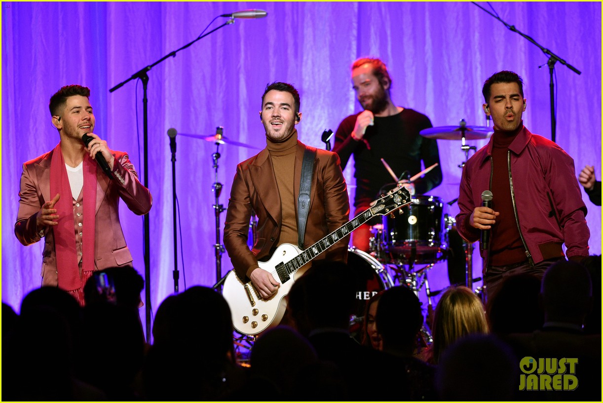 jonas brothers womens cancer charity event 09