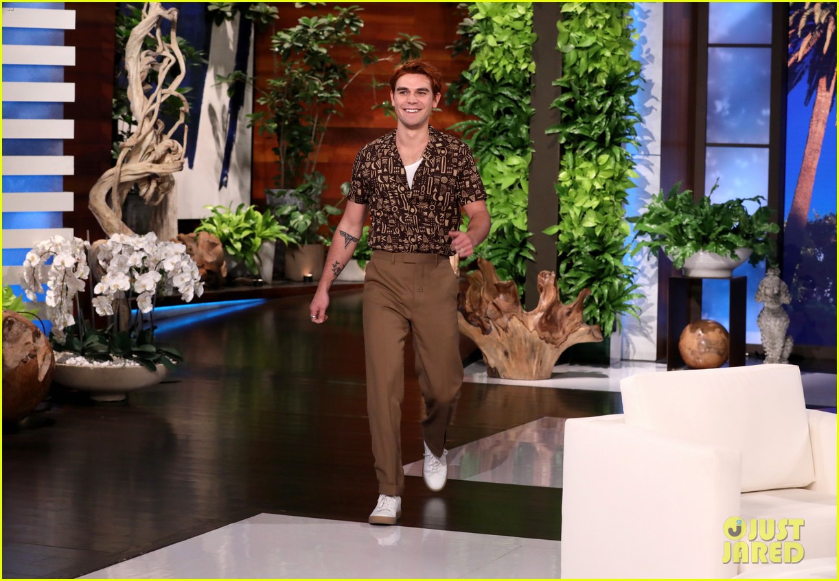 kj apa gets scared by his riverdale character archie on the ellen show 03