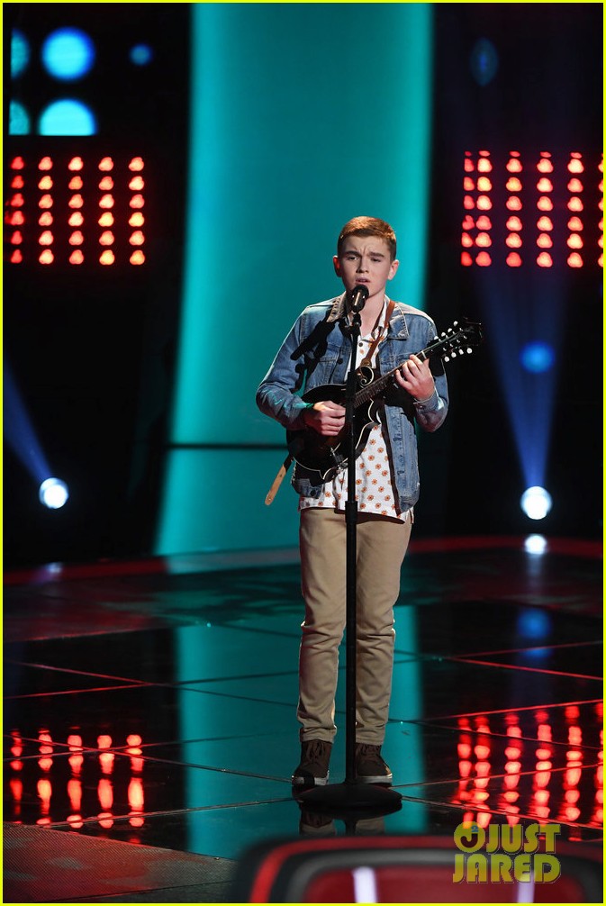 14 year old levi watkins shocks coaches with hey soul sister on the voice 03