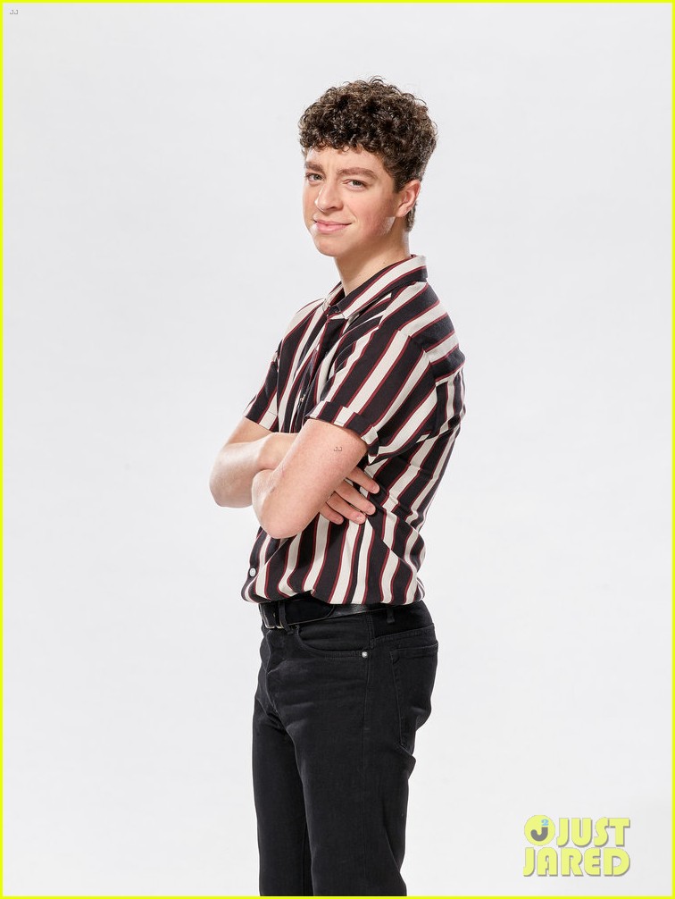 nick jonas performs duet with contestant tate brusa on the voice 02
