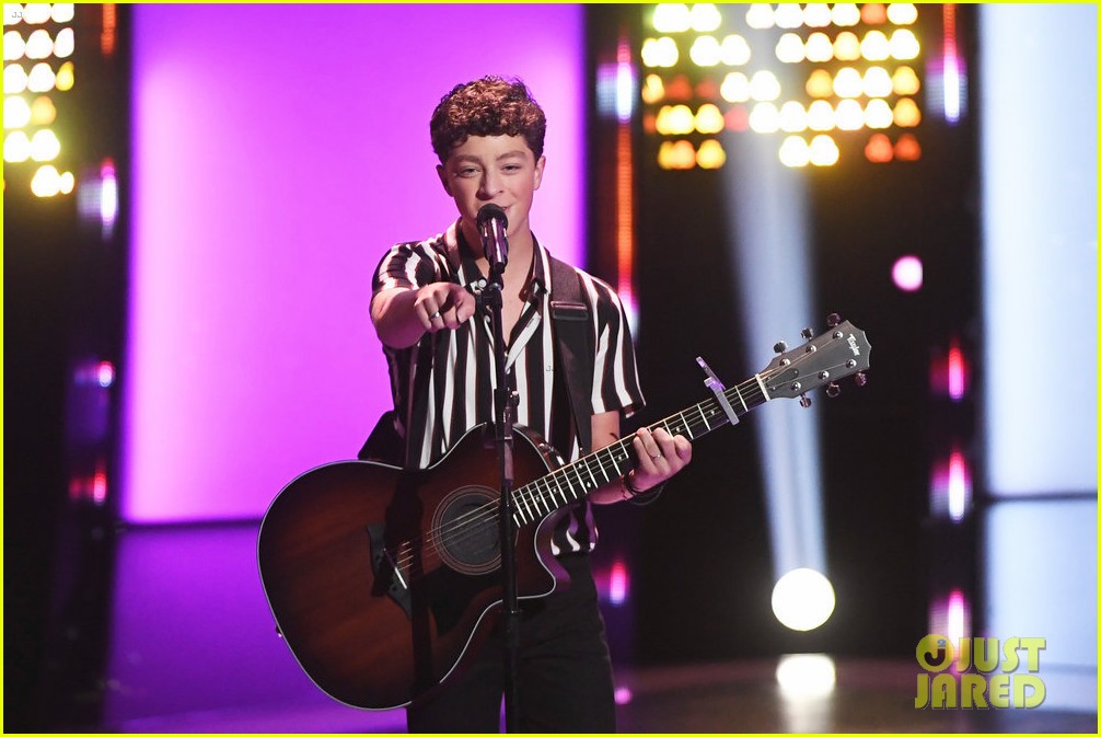 nick jonas performs duet with contestant tate brusa on the voice 03