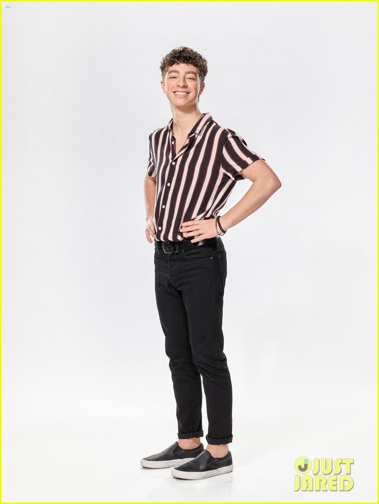 nick jonas performs duet with contestant tate brusa on the voice 04