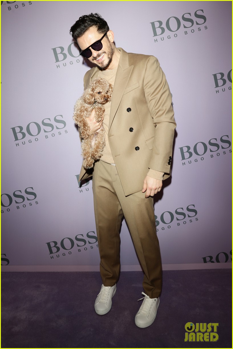 madelaine petsch surrounds herself with friends at boss fashion show in milan 23