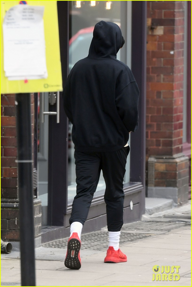 harry styles bundles up for a jog in london 02