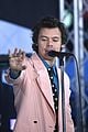 this harry styles fan is hysterical when he gives her tickets to his tour video 08