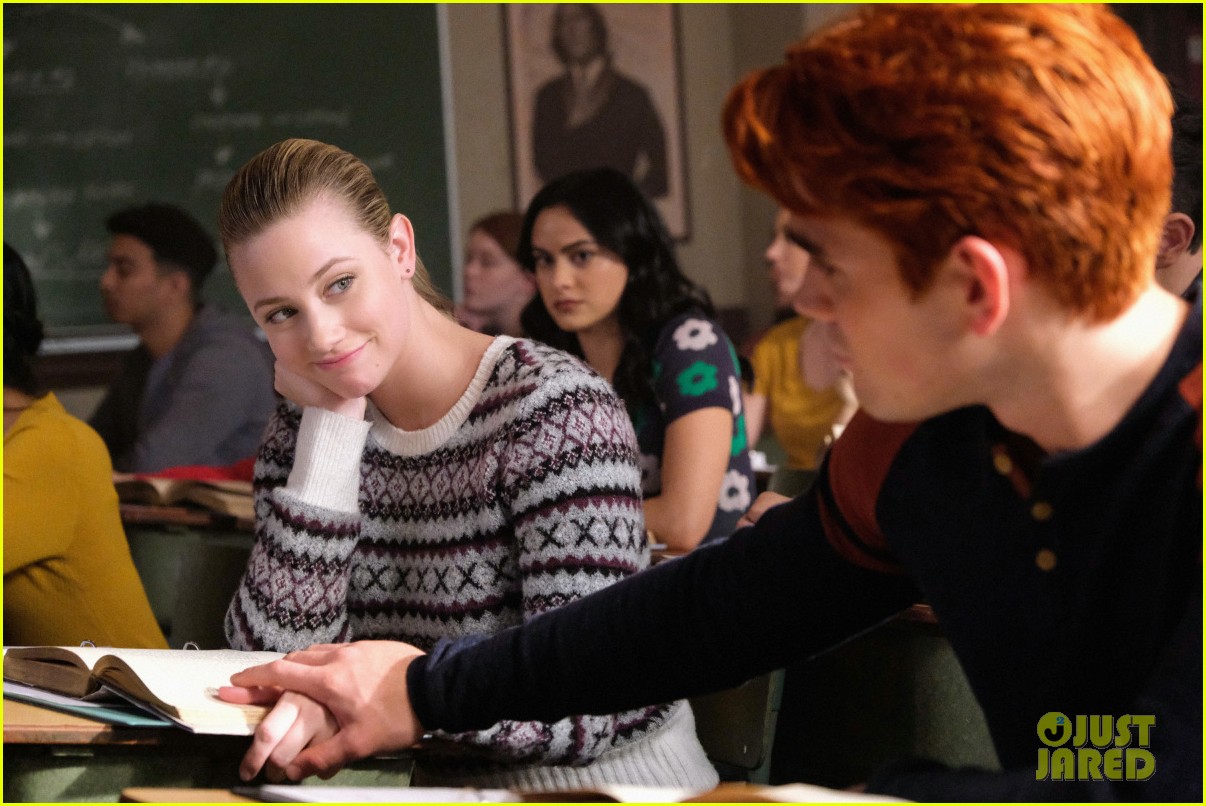 bughead confront stonewall prep on riverdale tonight 02