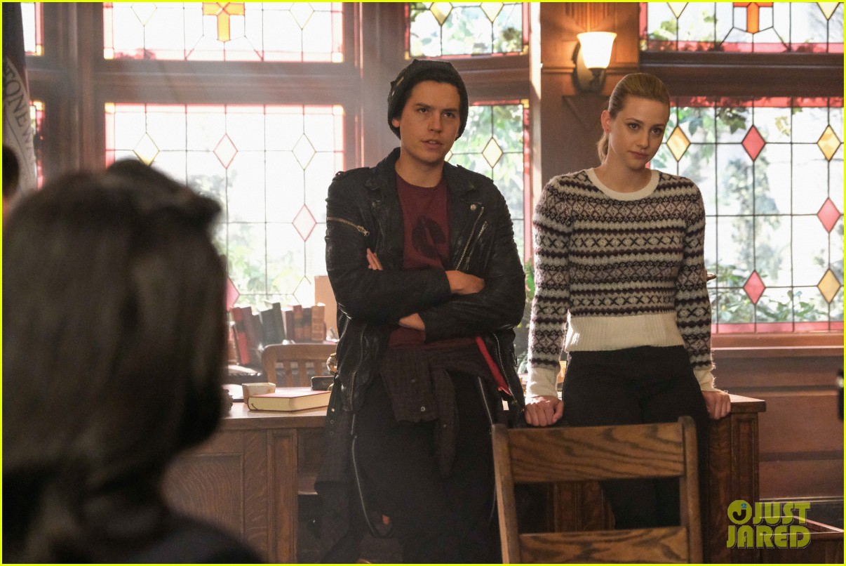 bughead confront stonewall prep on riverdale tonight 04